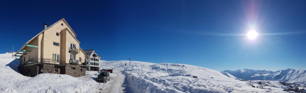 White Shino Hostel Gudauri Exterior photo